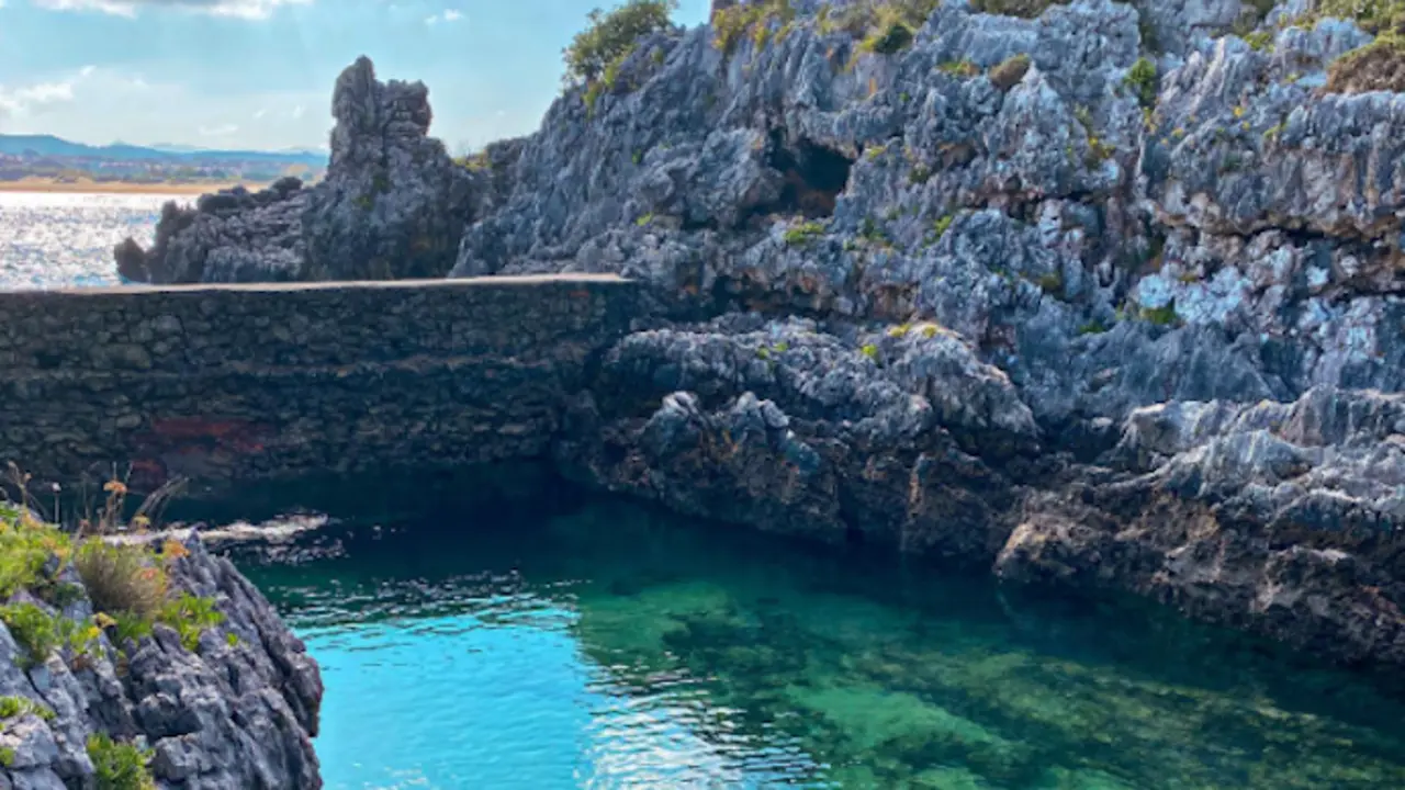 Una de las piscinas naturales de Isla. / FB
