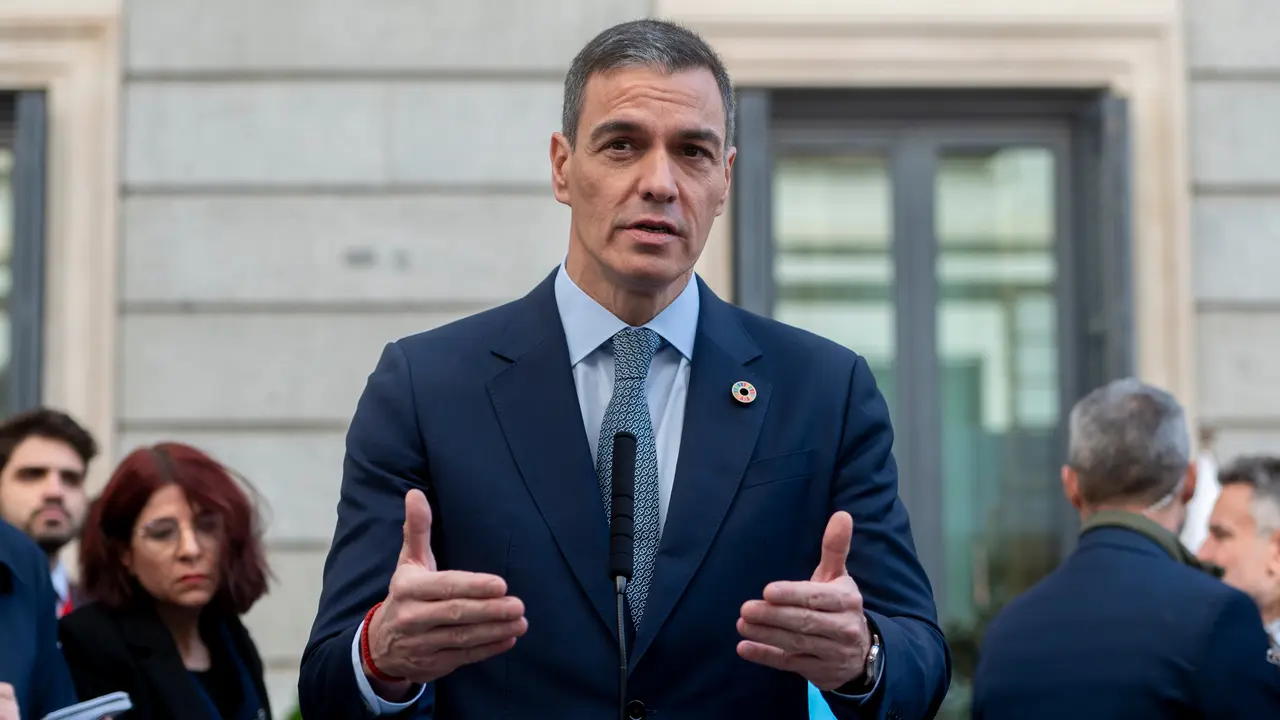 El presidente del Gobierno, Pedro S&aacute;nchez, interviene antes del acto institucional por el D&iacute;a de la Constituci&oacute;n. / Alberto Ortega