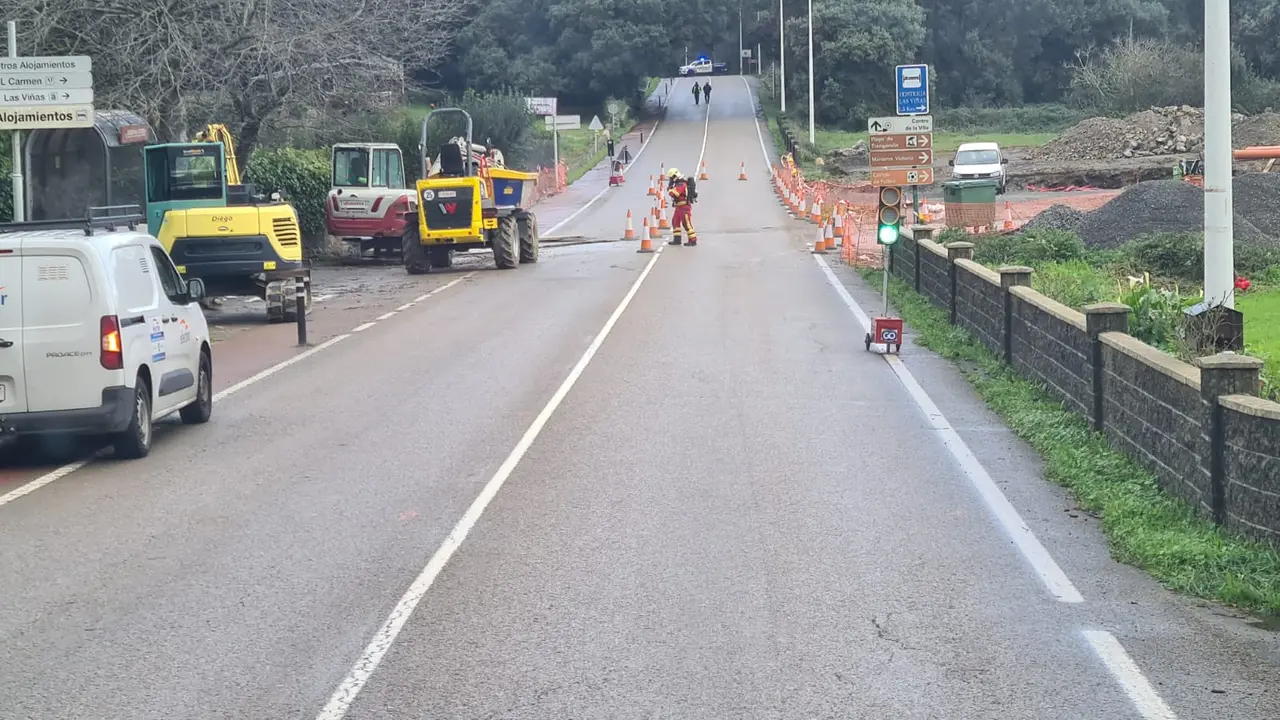 Una fuga de gas corta la carretera de acceso a Noja. /  112 Cantabria