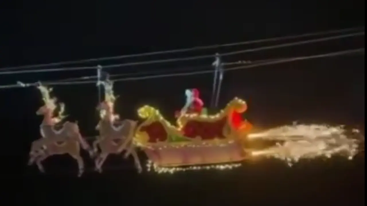 El Pap&aacute; Noel de Cartes durante su primer vuelo. / Red X