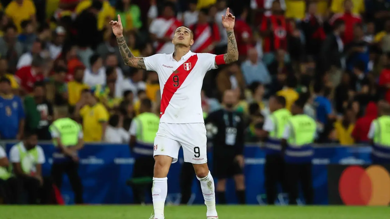 Paolo Guerrero, jugador de Per&uacute;, celebra tras anotar el primer gol de su equipo durante la final de la Copa Am&eacute;rica 2019 entre Brasil y Per&uacute; en el Estadio Maracan&aacute;. Foto de archivo: Andre Melo Andrade / AM Press v&iacute;a ZUMA Wire / DPA