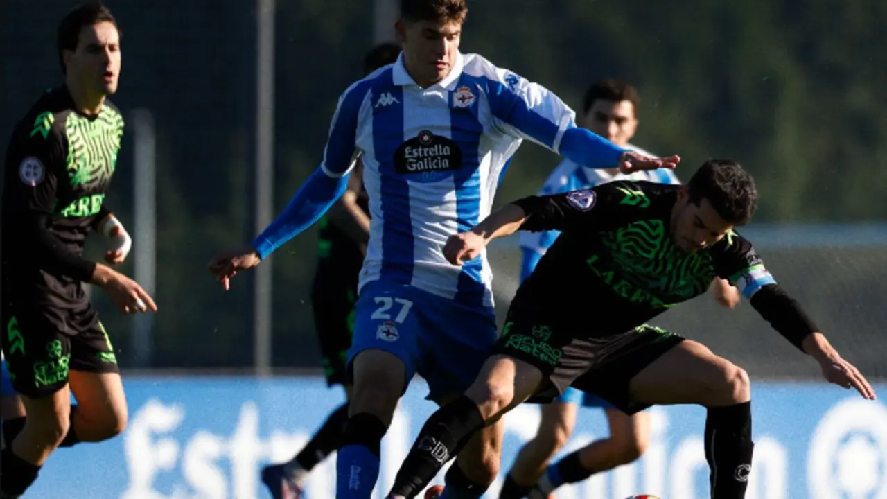 Partido disputado en Abegondo entre Fabril y Laredo. / Deportivo Cantera