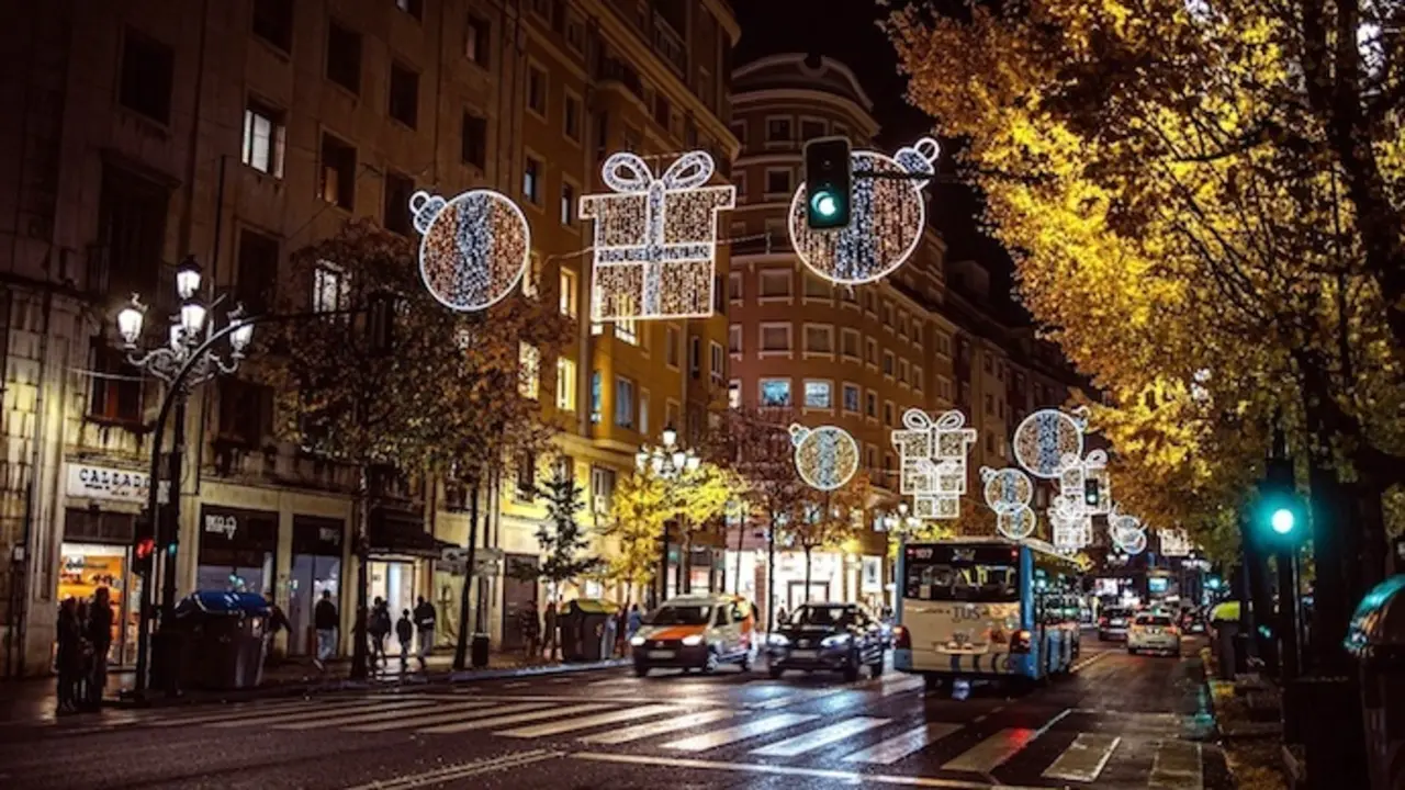 Una de las calle de Santander en Navidad. / EP