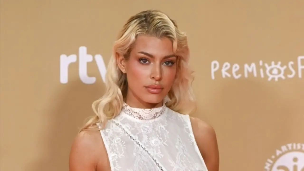 La modelo Jessica Goicoechea posa en una alfombra roja. / Alberto Ortega