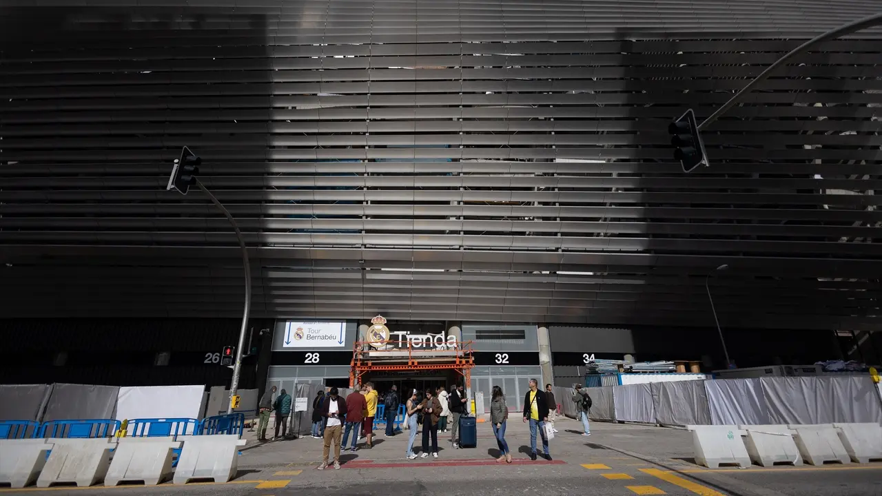 Parte de la fachada del estadio Santiago Bernab&eacute;u. EP / Archivo