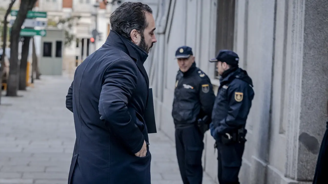 El empresario V&iacute;ctor de Aldama a su llegada a declarar ante el Tribunal Supremo. / A. P&eacute;rez Meca
