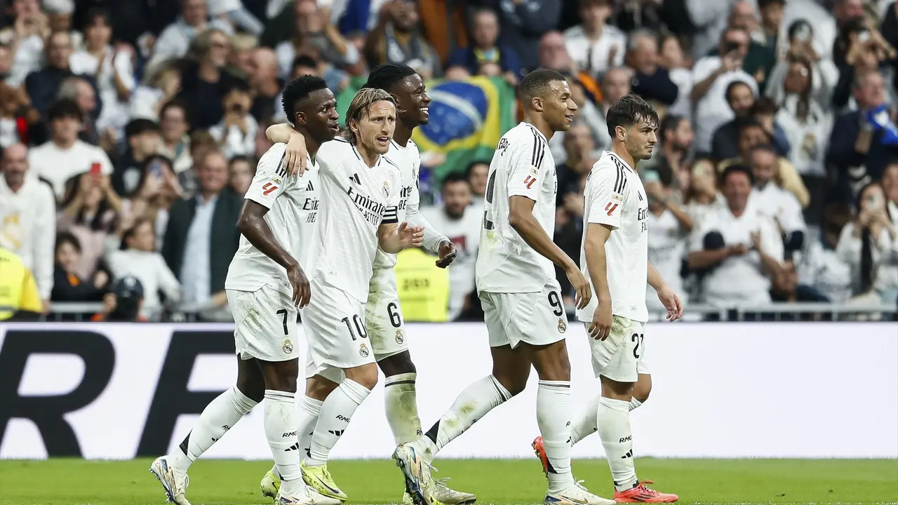 Los jugadores del Real Madrid celebran un gol. / Irina R. Hipolito