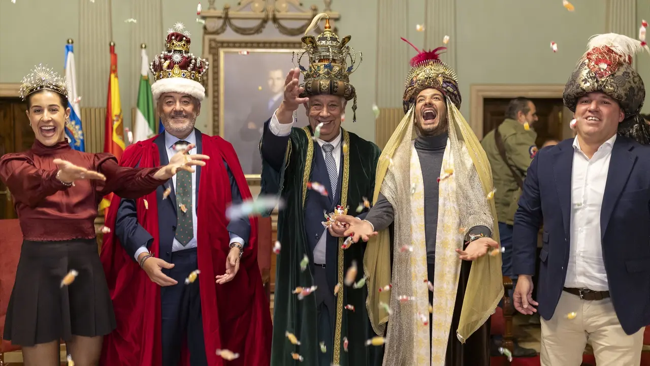 Coronaci&oacute;n de los Reyes Magos y presentaci&oacute;n de Estrella de la Ilusi&oacute;n. EP