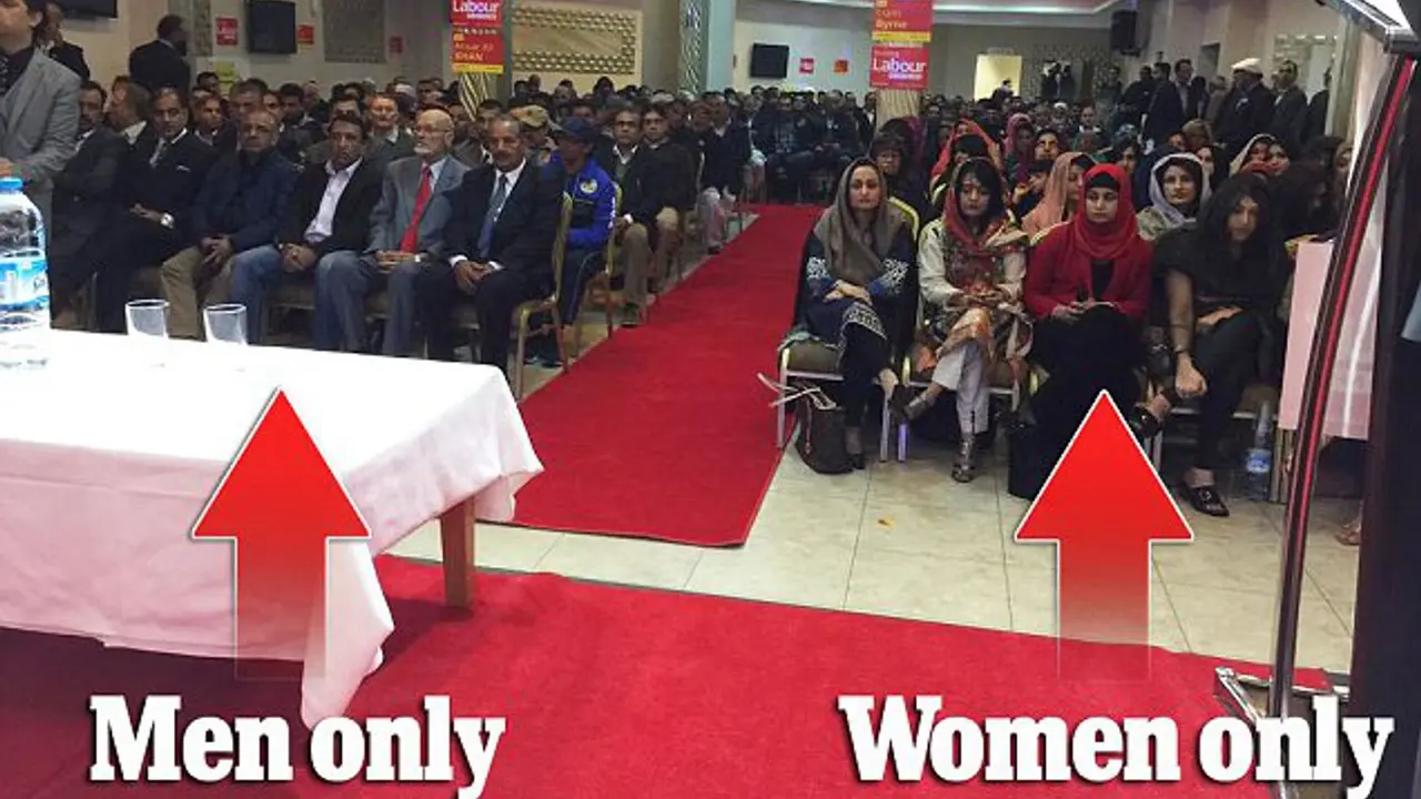 Una reuni&oacute;n de miembros del Partido Laborista segregada entre hombres y mujeres. / Red X