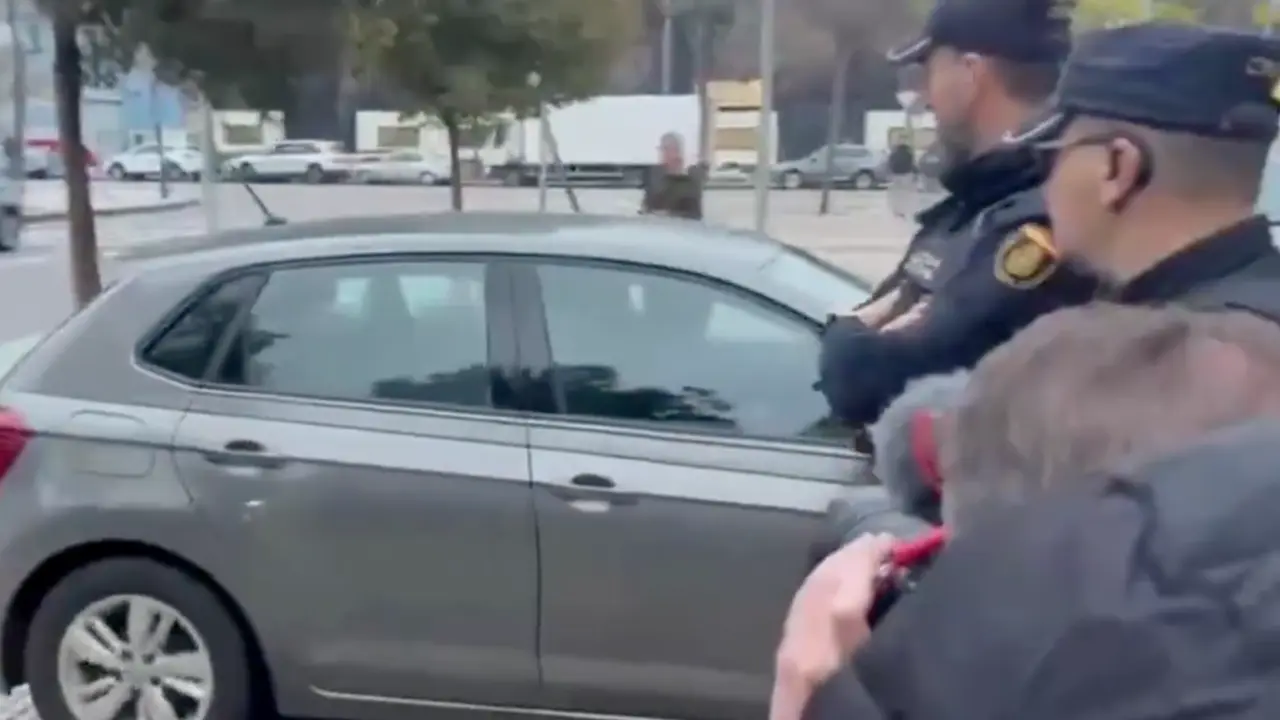 A pesar de que no consta una solicitud formal al decanato para usar esta entrada, la juez a cargo de la instrucci&oacute;n permiti&oacute; que David S&aacute;nchez accediera por esta v&iacute;a, al igual que ocurri&oacute; en ocasiones anteriores con Bego&ntilde;a G&oacute;mez.