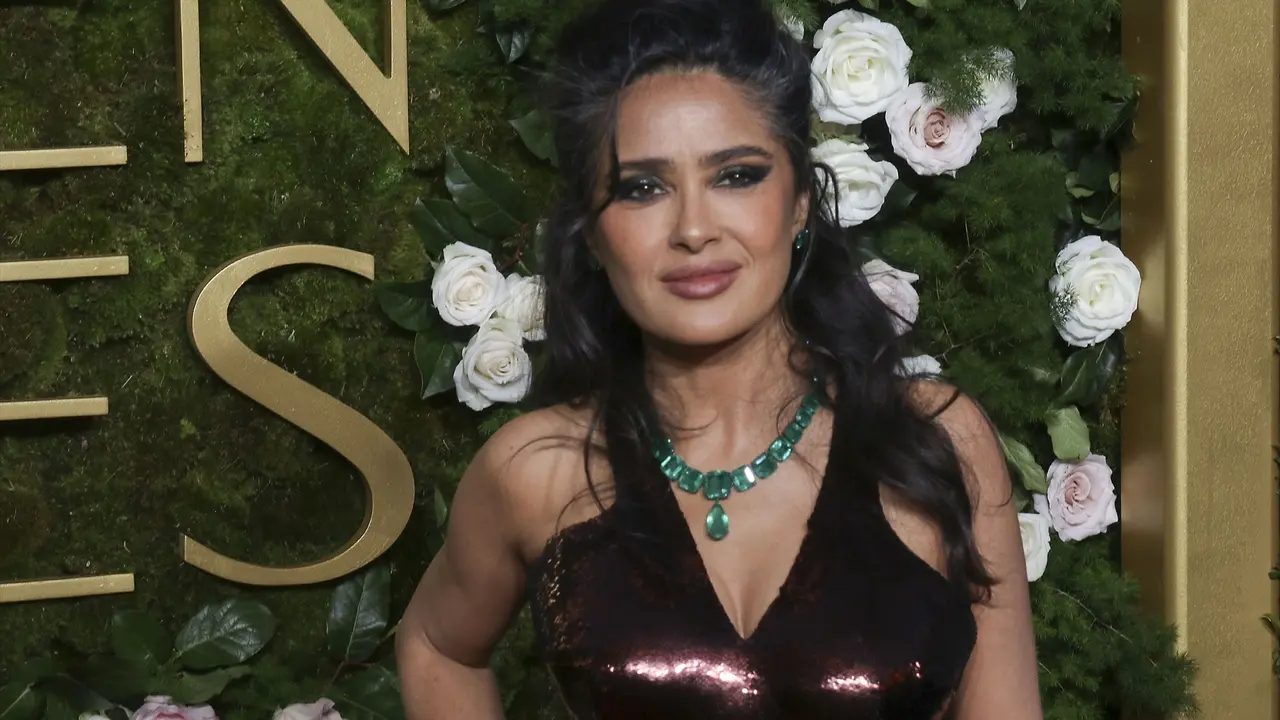 La actriz Salma Hayek en los Globos de Oro. / Burt Harris