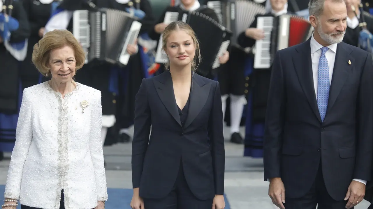 (I-D) La Reina Sof&iacute;a; la Princesa Leonor y el Rey Felipe VI. / Jorge Peteiro / Archivo
