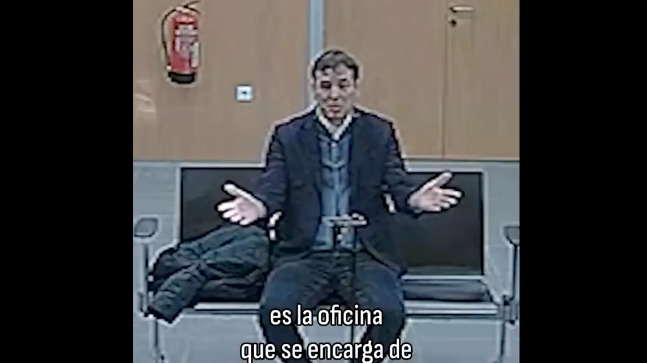 David S&aacute;nchez, hermano del presidente Pedro S&aacute;nchez, durante su declaraci&oacute;n en el Juzgado de Instrucci&oacute;n n&ordm;3 de Badajoz, donde no pudo precisar las funciones ni la ubicaci&oacute;n de la oficina que dirige en la Diputaci&oacute;n de Badajoz.