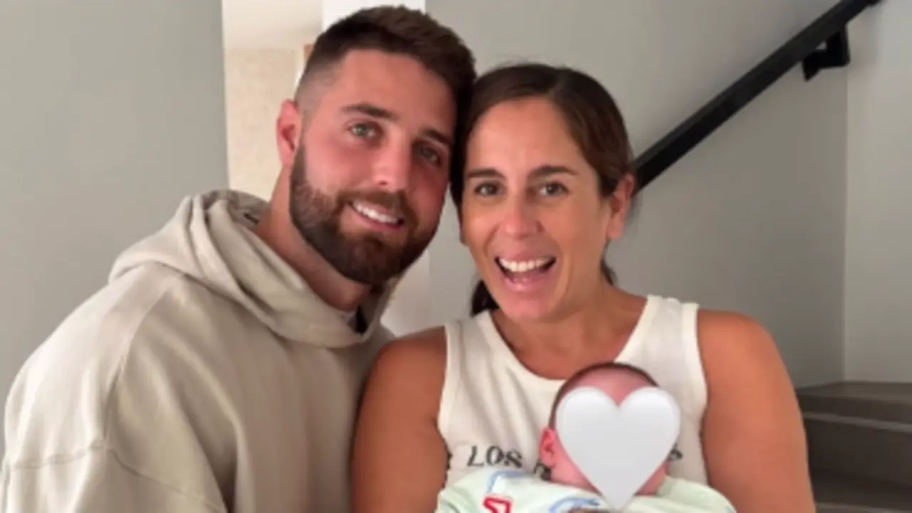 Captura de un v&iacute;deo en redes sociales donde est&aacute; Anabel Pantoja junto a su pareja y a la peque&ntilde;a Alma. / Redes sociales
