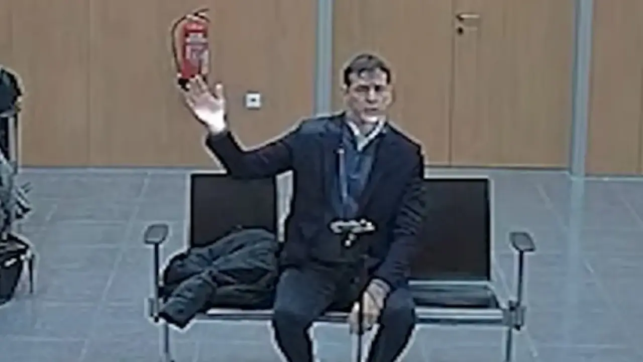 David S&aacute;nchez, hermano del presidente Pedro S&aacute;nchez, durante su declaraci&oacute;n en el Juzgado de Instrucci&oacute;n n&ordm;3 de Badajoz, donde no pudo precisar las funciones ni la ubicaci&oacute;n de la oficina que dirige en la Diputaci&oacute;n de Badajoz.