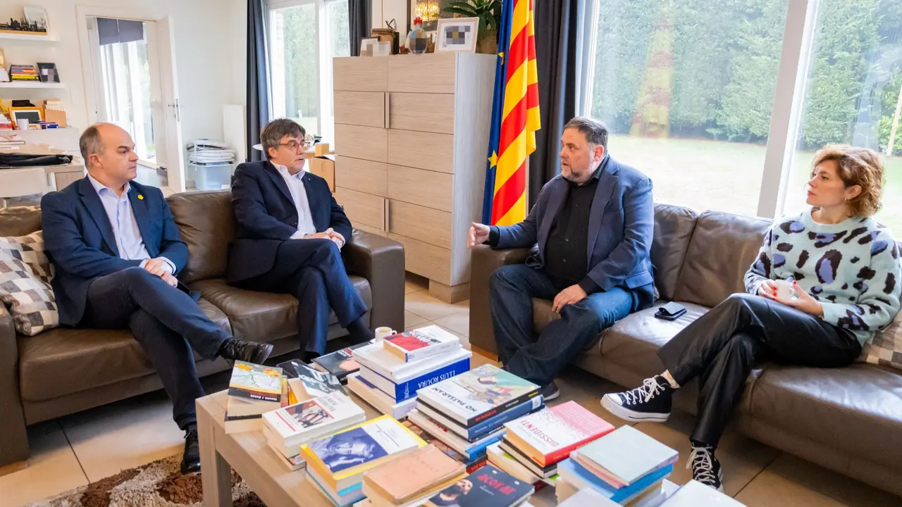 Reuni&oacute;n hoy en Waterloo de 
Oriol Junqueras y Elisenda Alamany
con el presidente y el secretario general de Junts, Carles Puigdemont y Jordi Turull. / ERC / Red X