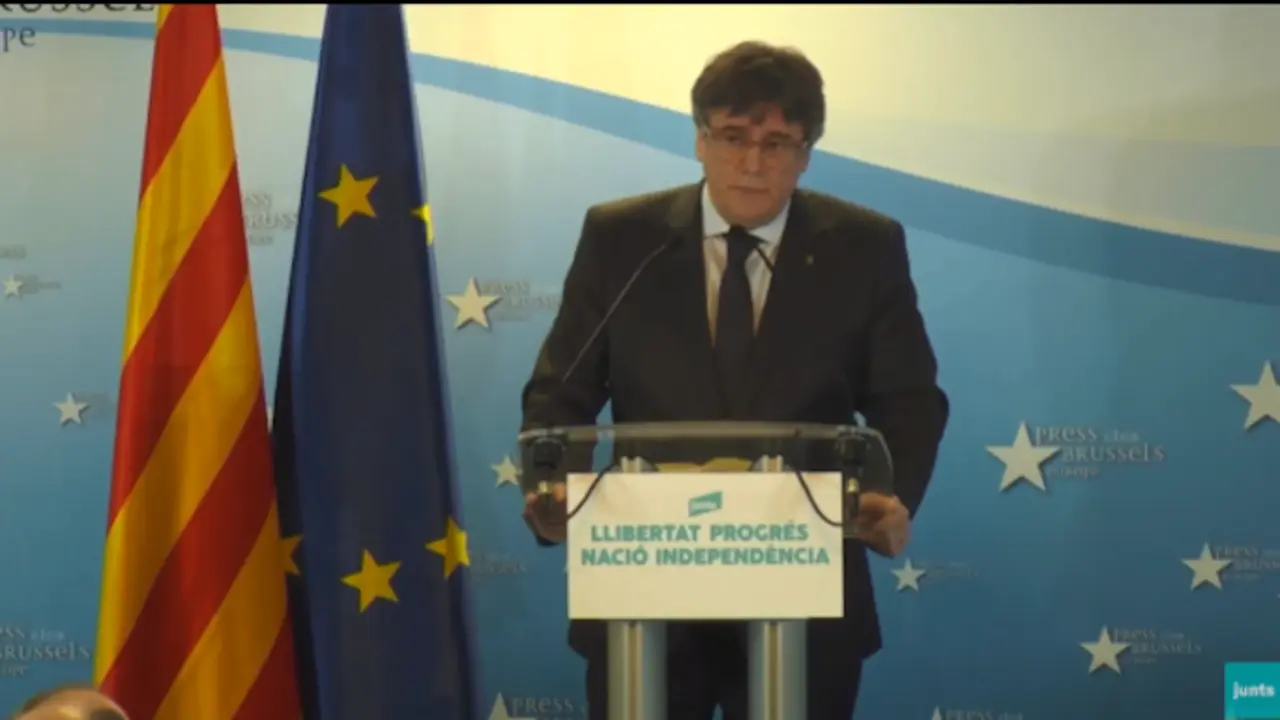 Puigdemont durante la rueda de prensa de hoy. / Red X