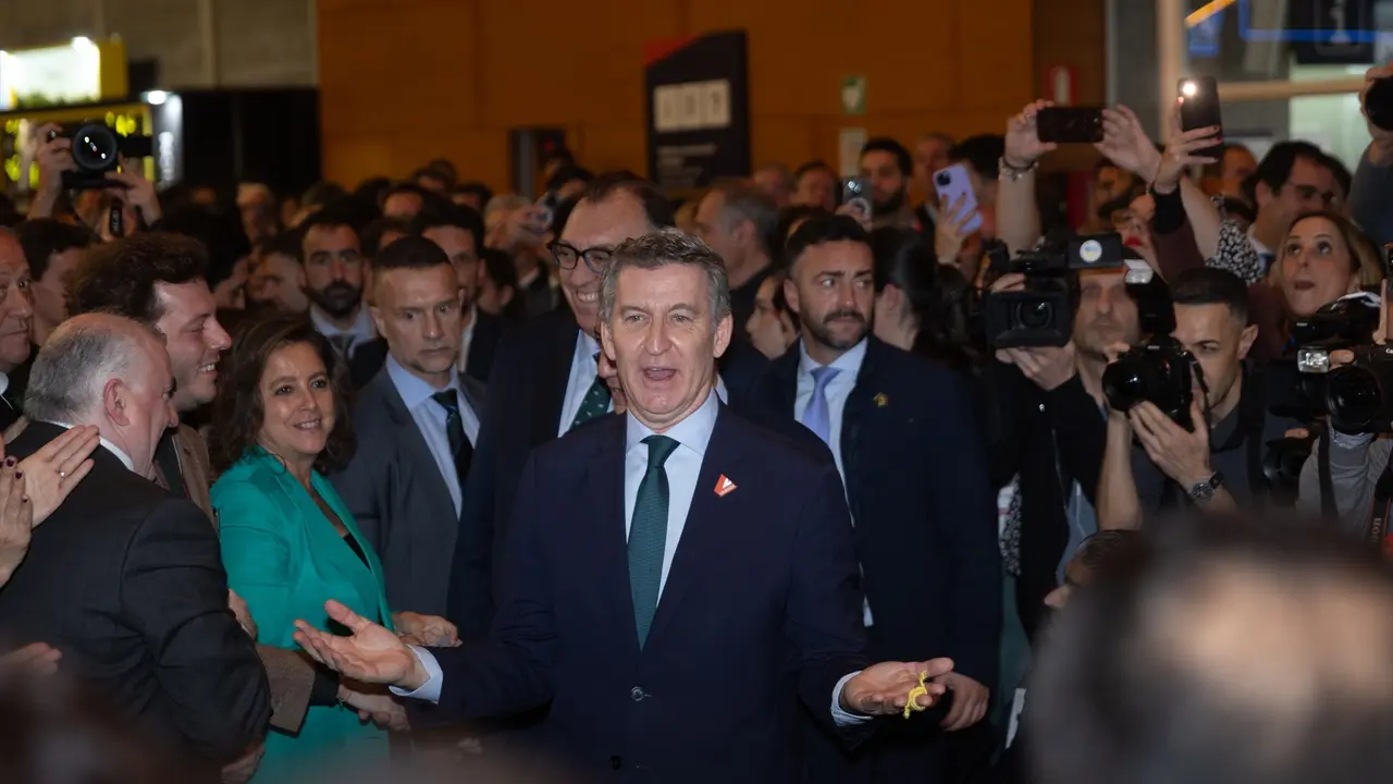 El presidente del Partido Popular, Alberto N&uacute;&ntilde;ez Feij&oacute;o, durante su visita a la Feria Internacional de Turismo (FITUR). / Eduardo Parra