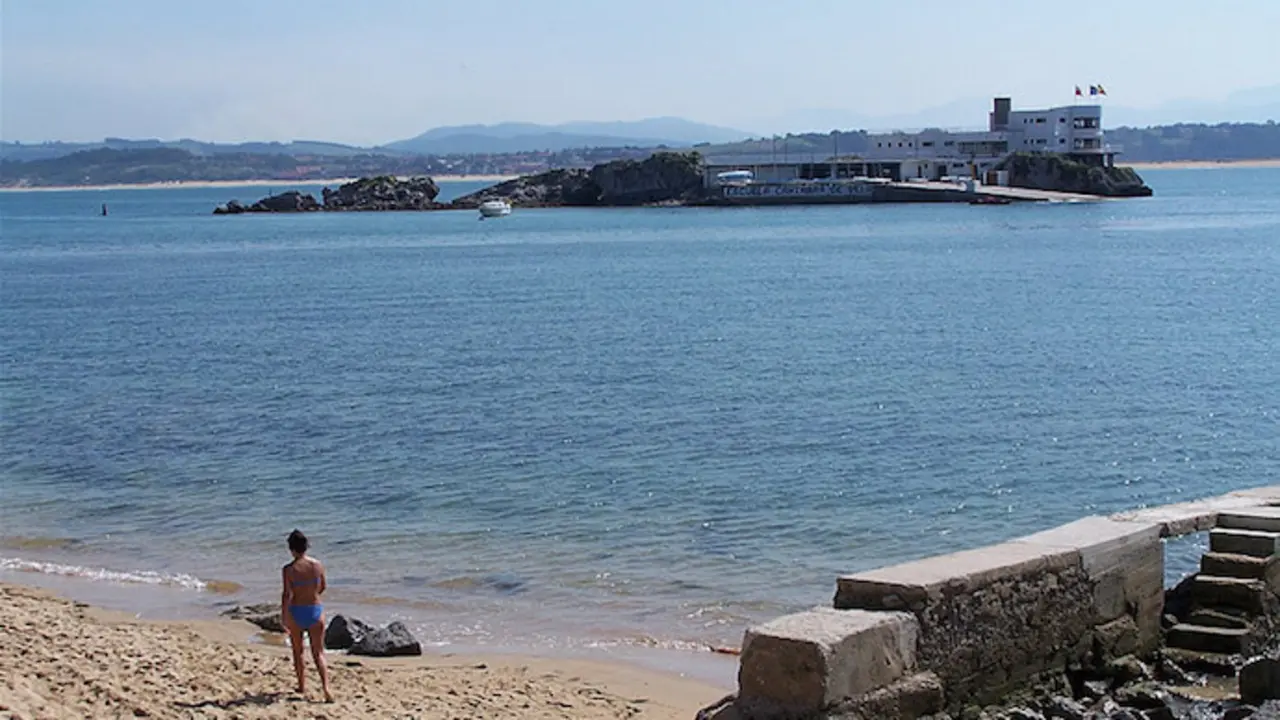 Playa de Bikini en Santander. / T.C