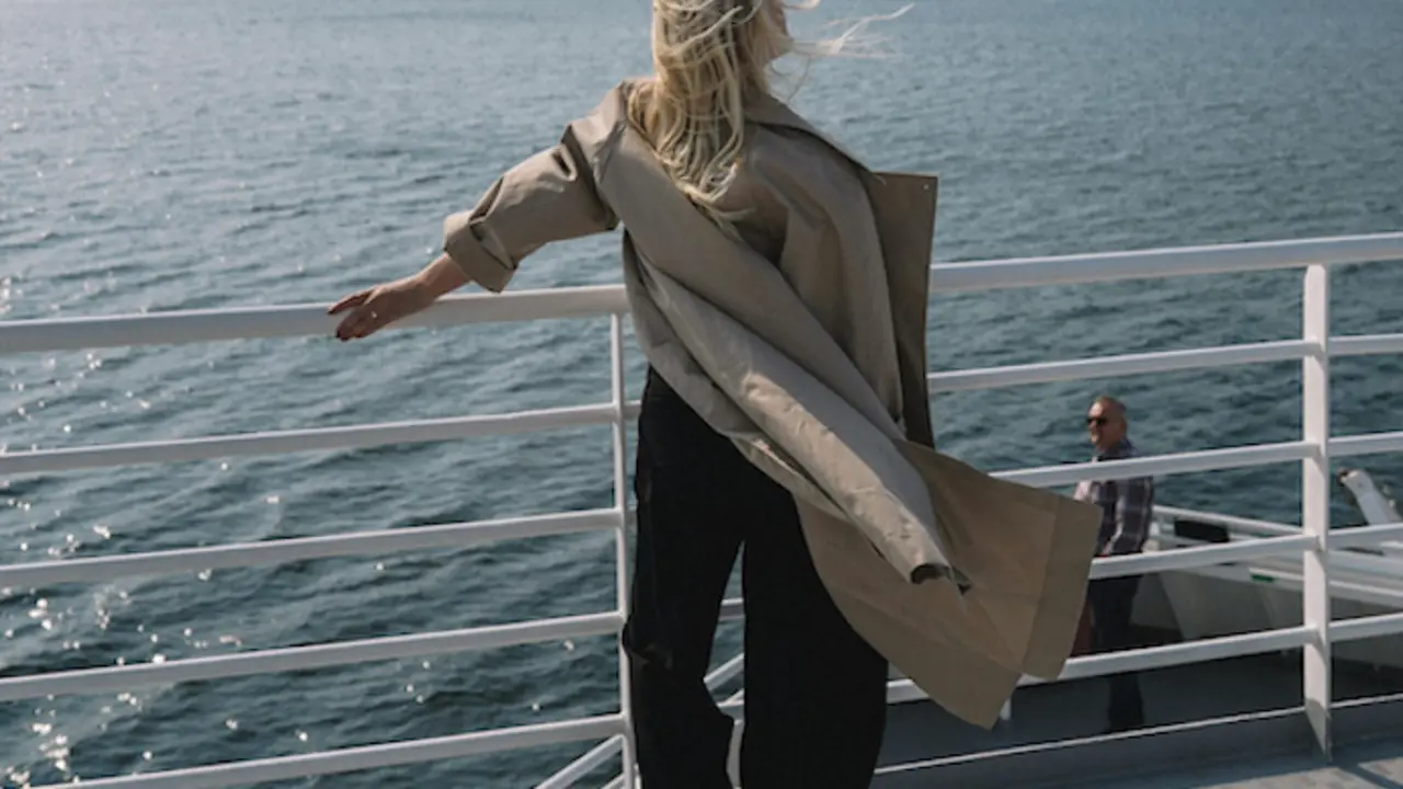 Una persona da un paseo en un d&iacute;a de viento. / A.E