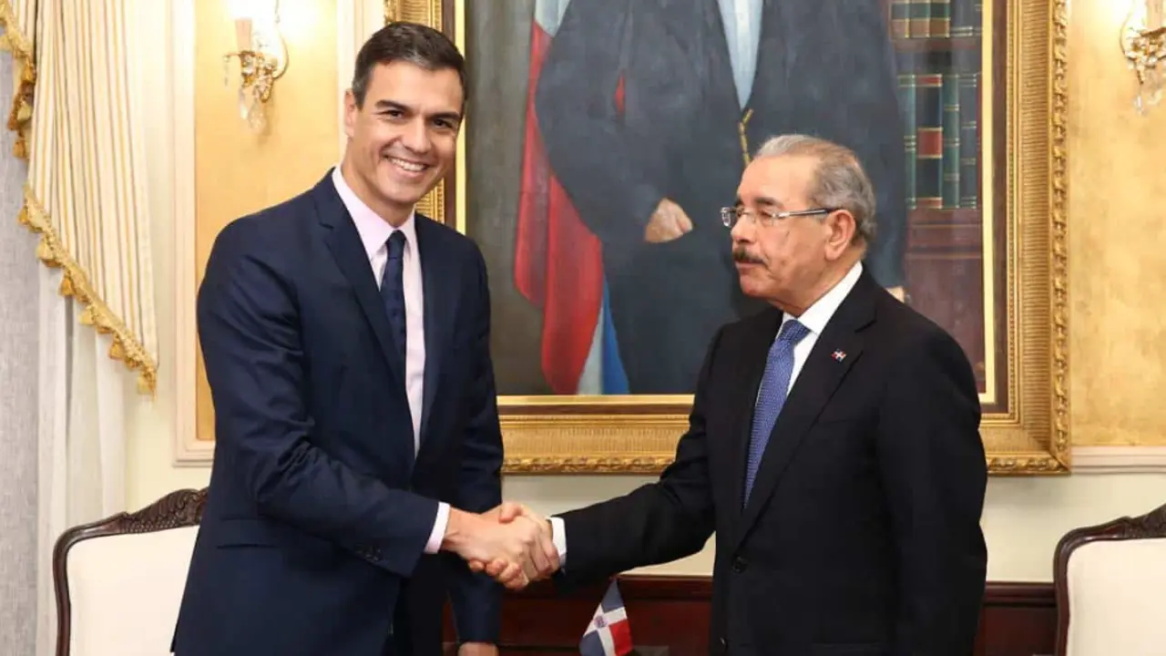 El presidente del Gobierno, Pedro S&aacute;nchez, junto al presidente de la Rep&uacute;blica Dominicana, Danilo Medina. / RRSS