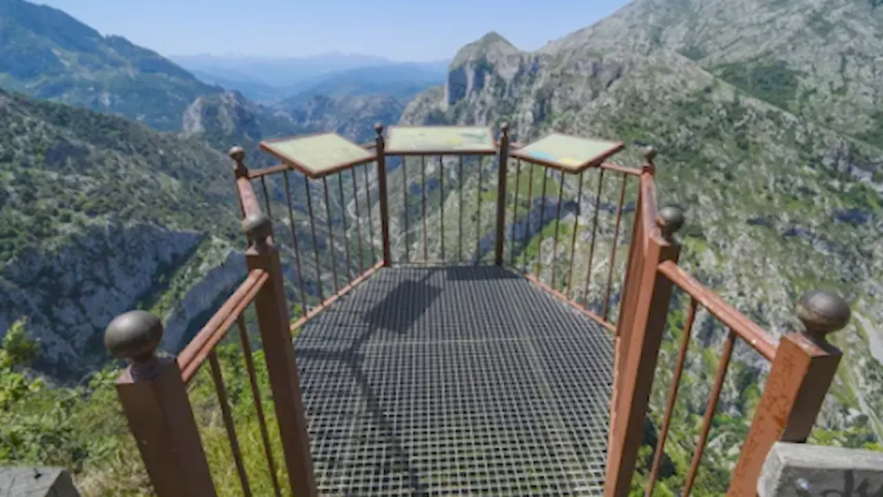 El mirador sobre el r&iacute;o Gandara. / A.S