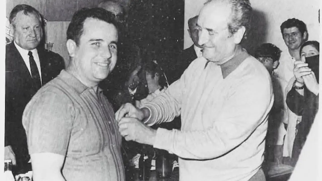 Liberto Toca, alma m&aacute;ter del Atl&eacute;tico Espa&ntilde;a de Cueto, durante uno de los momentos clave en su trayectoria en el club.