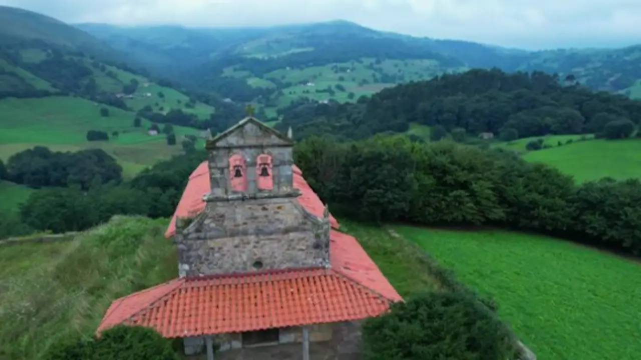 VIsta de la iglesia de Santa Mar&iacute;a de Cay&oacute;n. / A.S