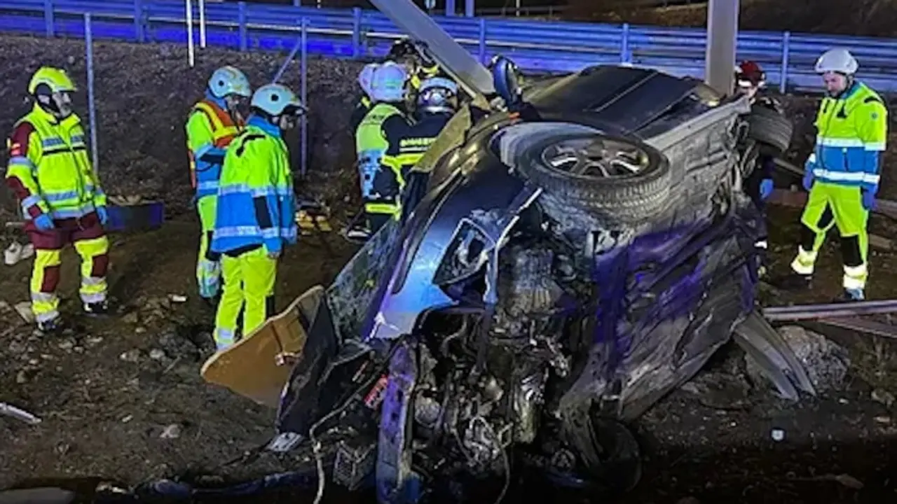 Efectivos del Summa en el lugar del accidente.COMUNIDAD DE MADRID