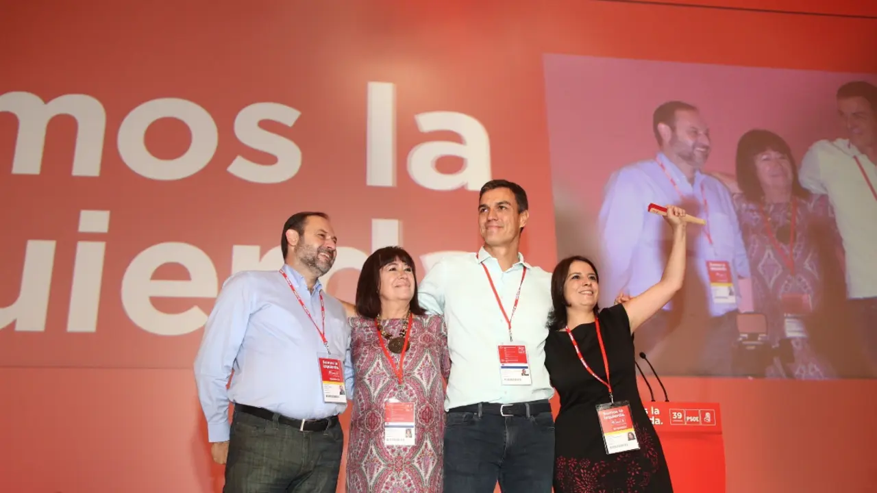 Pedro S&aacute;nchez, Cristina Narbona, Adriana Lastra y Jos&eacute; Luis &Aacute;balos celebran un momento del Congreso del PSOE en una imagen de archivo.
Foto: Eduardo Parra / Europa Press.