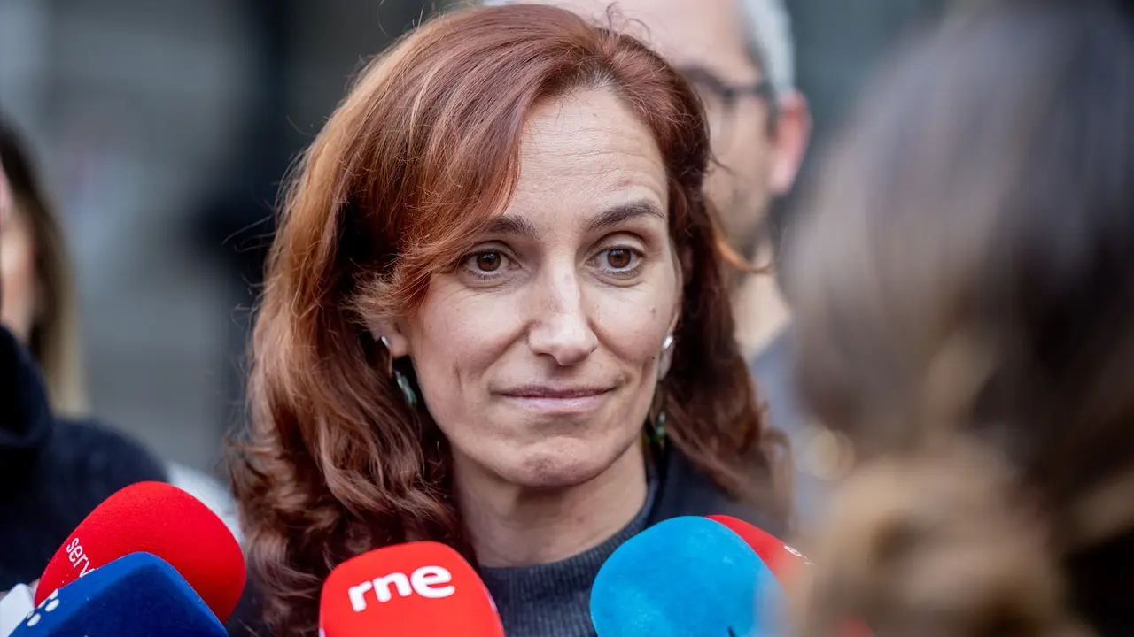 La ministra de Sanidad, M&oacute;nica Garc&iacute;a, atiende a los medios de comunicaci&oacute;n. / Ricardo Rubio