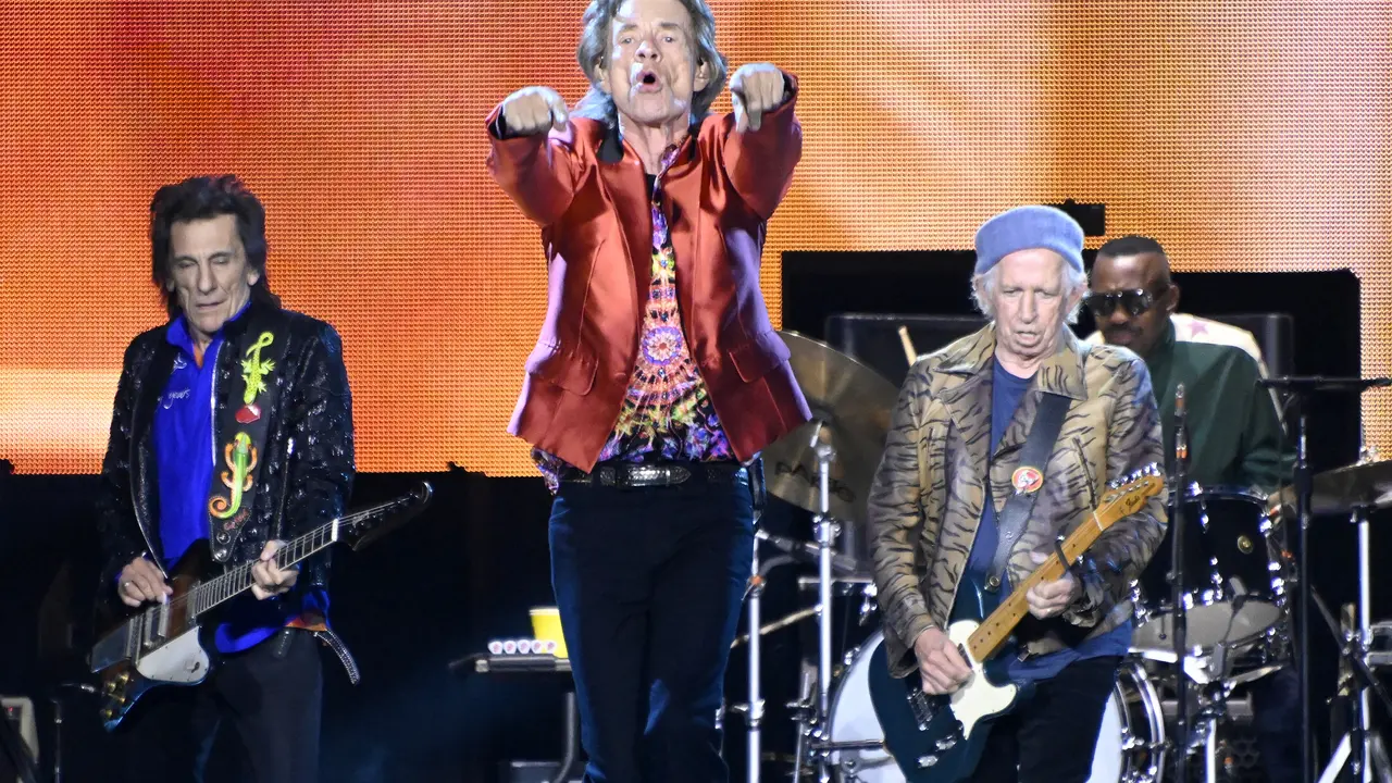 Con los Rolling Stones fuera, el Bar&ccedil;a asegura el Estadi Ol&iacute;mpic hasta mayo por precauci&oacute;n. / EP