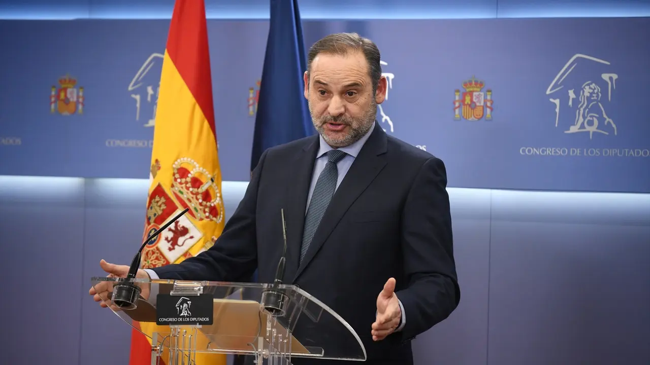 El exministro Jos&eacute; Luis &Aacute;balos durante una rueda de prensa en el Congreso de los Diputados. / Fernando S&aacute;nchez