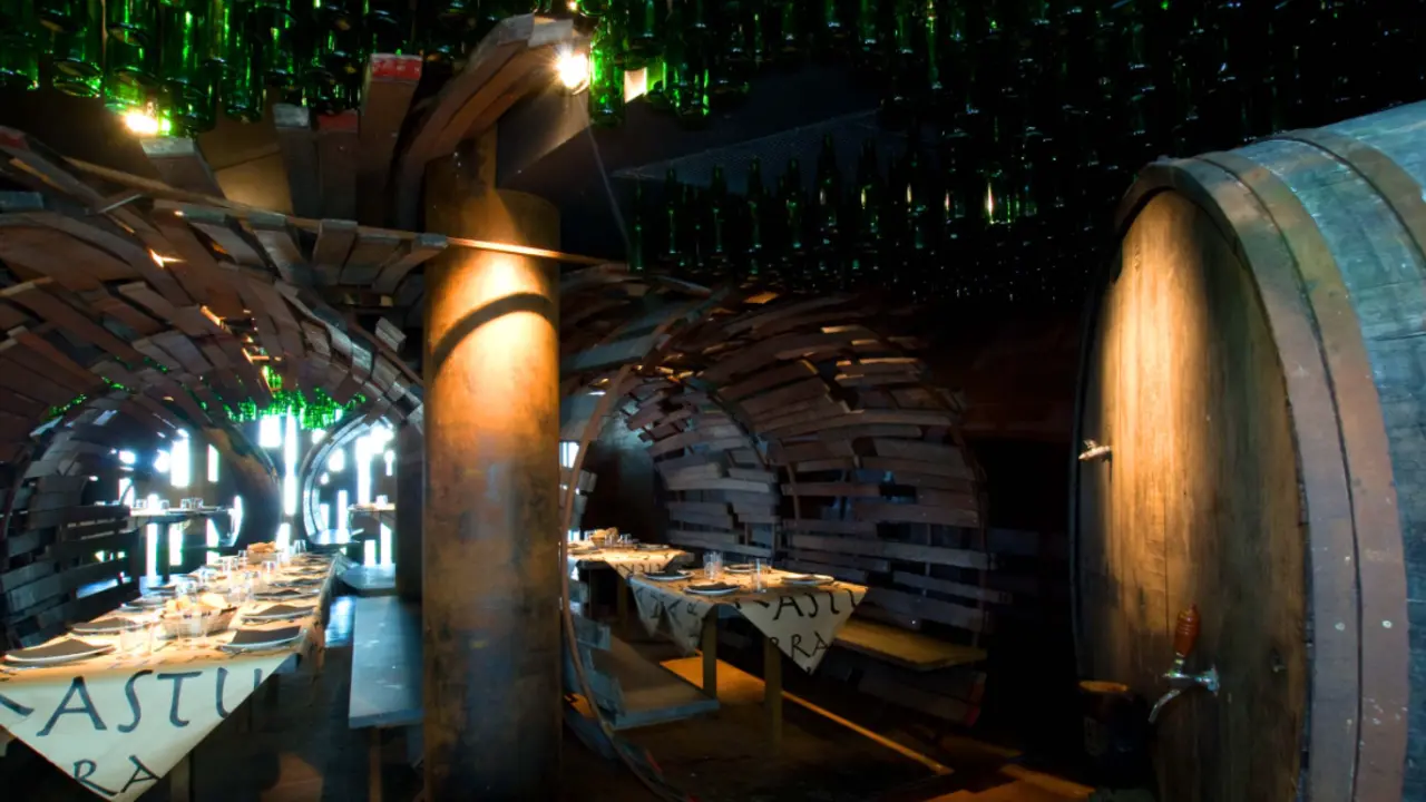 Interior del bar 'Terra Astur Poniente' en Gij&oacute;n. / T.A.P.