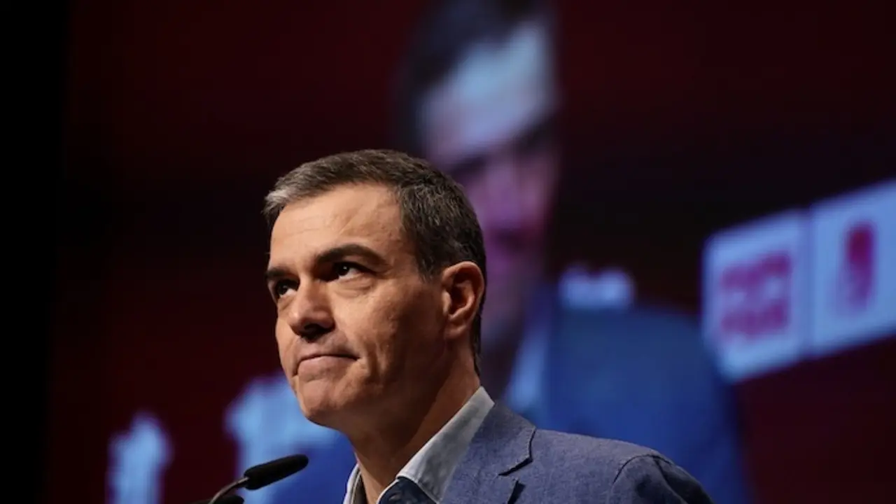 El secretario general del PSOE y presidente del Gobierno, Pedro S&aacute;nchez, interviene durante la inauguraci&oacute;n del 15&ordm; Congreso Nacional del PSPV-PSOE, en el Palacio de Congresos, a 1 de febrero de 2025, en Valencia, Comunidad Valenciana (Espa&ntilde;a). Durante el encuentro, convocado bajo el lema &lsquo;Ac&iacute; estem&rsquo;, se ha ratificado a Diana Morant como secretaria general de los socialistas valencianos. Adem&aacute;s, se ha celebrado para dar a conocer la nueva ejecutiva y la hoja de ruta pol&iacute;tica del PSPV-PSOE.

Eduardo Manzana / Europa Press
01 FEBRERO 2025;PSOE;PSPV-PSOE;CONGRESO;EJECUTIVA;REUNI&Oacute;N
01/2/2025