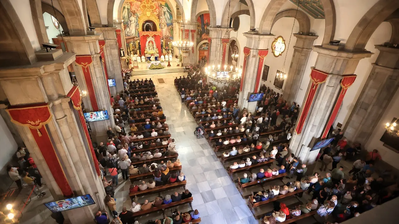 Imagen del interior de la Bas&iacute;lica de Candelaria (Tenerife) este domingo. EP