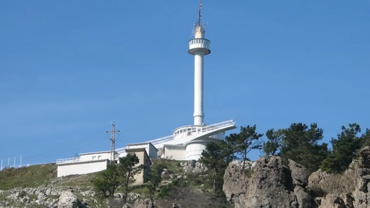 Monumento al Indiano de Pe&ntilde;a Cabarga. / A.E