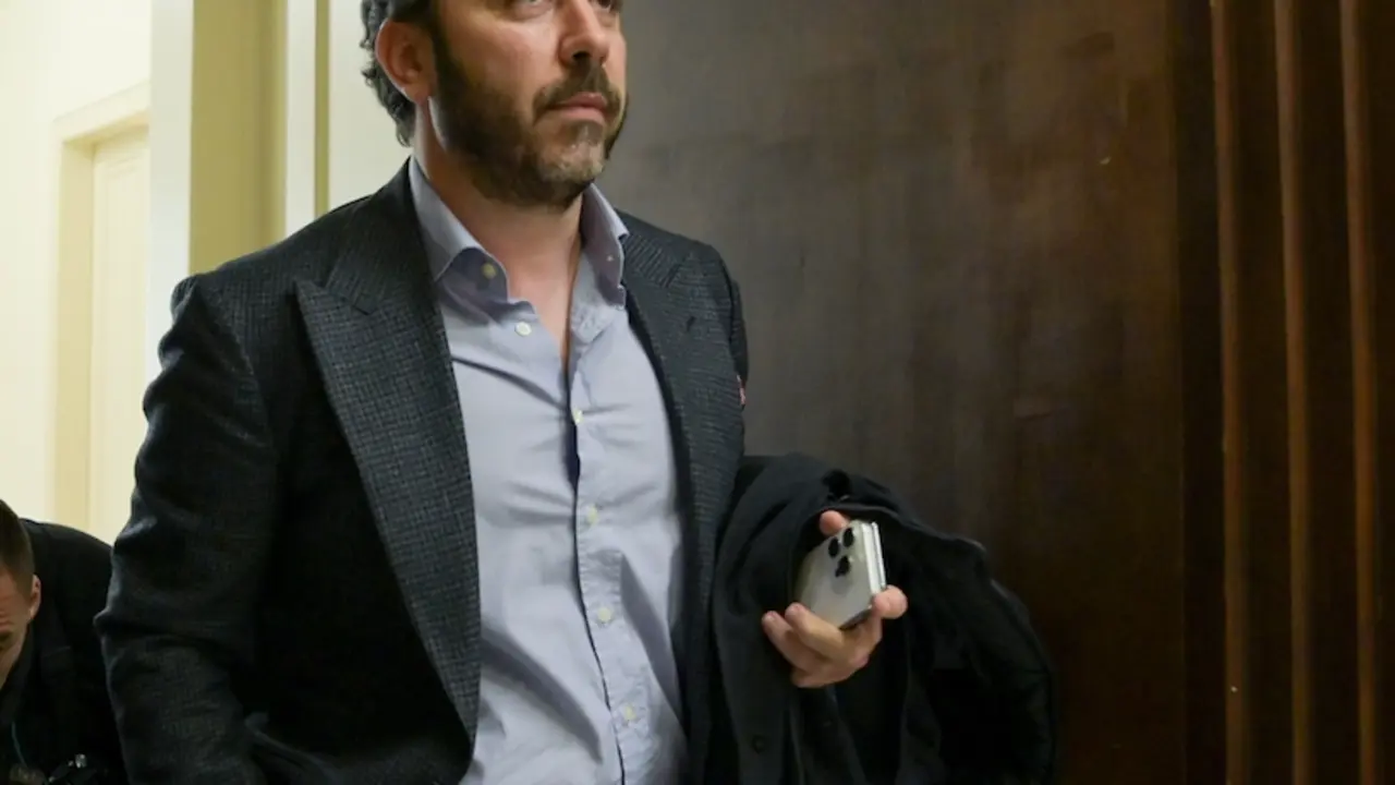 El empresario V&iacute;ctor de Aldama, a su llegada a la comisi&oacute;n de investigaci&oacute;n sobre el material sanitario. / EP