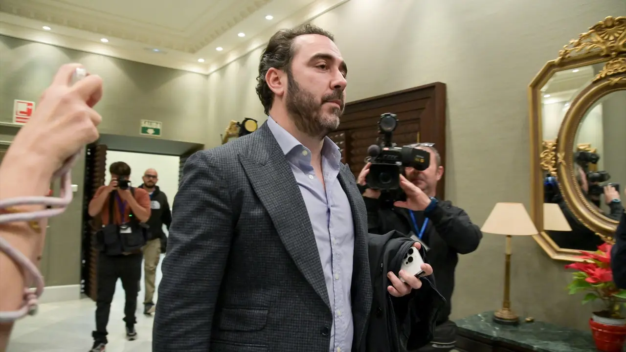 El empresario V&iacute;ctor de Aldama, a su llegada a la comisi&oacute;n de investigaci&oacute;n sobre el material sanitario para los efectos de la COVID-19. / EP