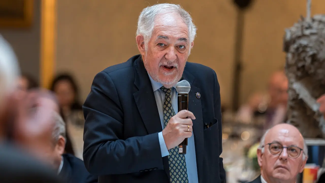 El presidente del Tribunal Constitucional, C&aacute;ndido Conde-Pumpido, interviene durante un acto. / Diego Radam&eacute;s