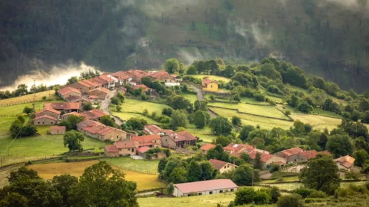 Los Tojos, un rinc&oacute;n de Cantabria donde la tradici&oacute;n, la naturaleza y la mejor gastronom&iacute;a se fusionan en un paisaje de ensue&ntilde;o. Un destino perfecto para disfrutar de un aut&eacute;ntico cocido monta&ntilde;&eacute;s.