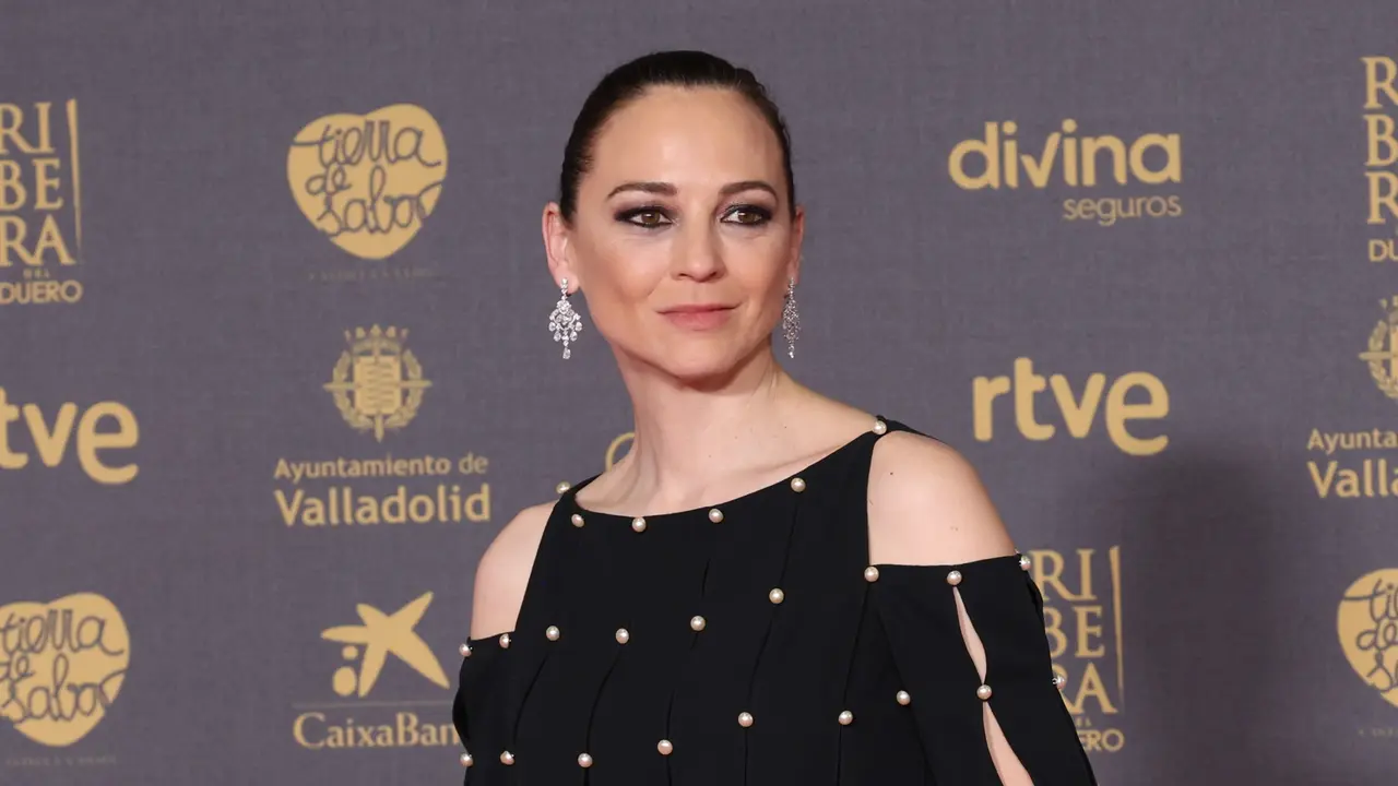 Leonor Watling presentar&aacute; la gala de los Premios Goya 2025 junto a Maribel Verd&uacute;. / EP