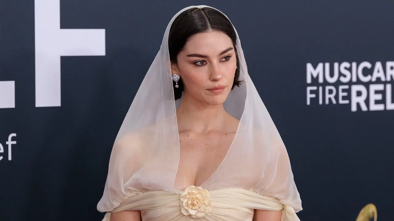 La cantante  Gracie Abrams en los premios Grammy. / EP