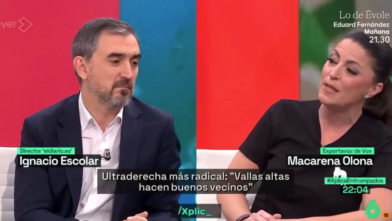 "Macarena Olona e Ignacio Escolar en La Sexta Explica : una con datos, el otro con caricaturas."