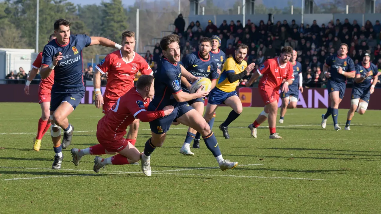 La selecci&oacute;n espa&ntilde;ola masculina de rugby ante Suiza. / DODDSIEPHOTO