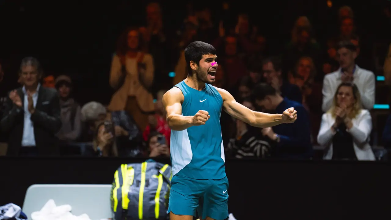 Carlos Alcaraz celebra el triunfo en Rotterdam. / ATP