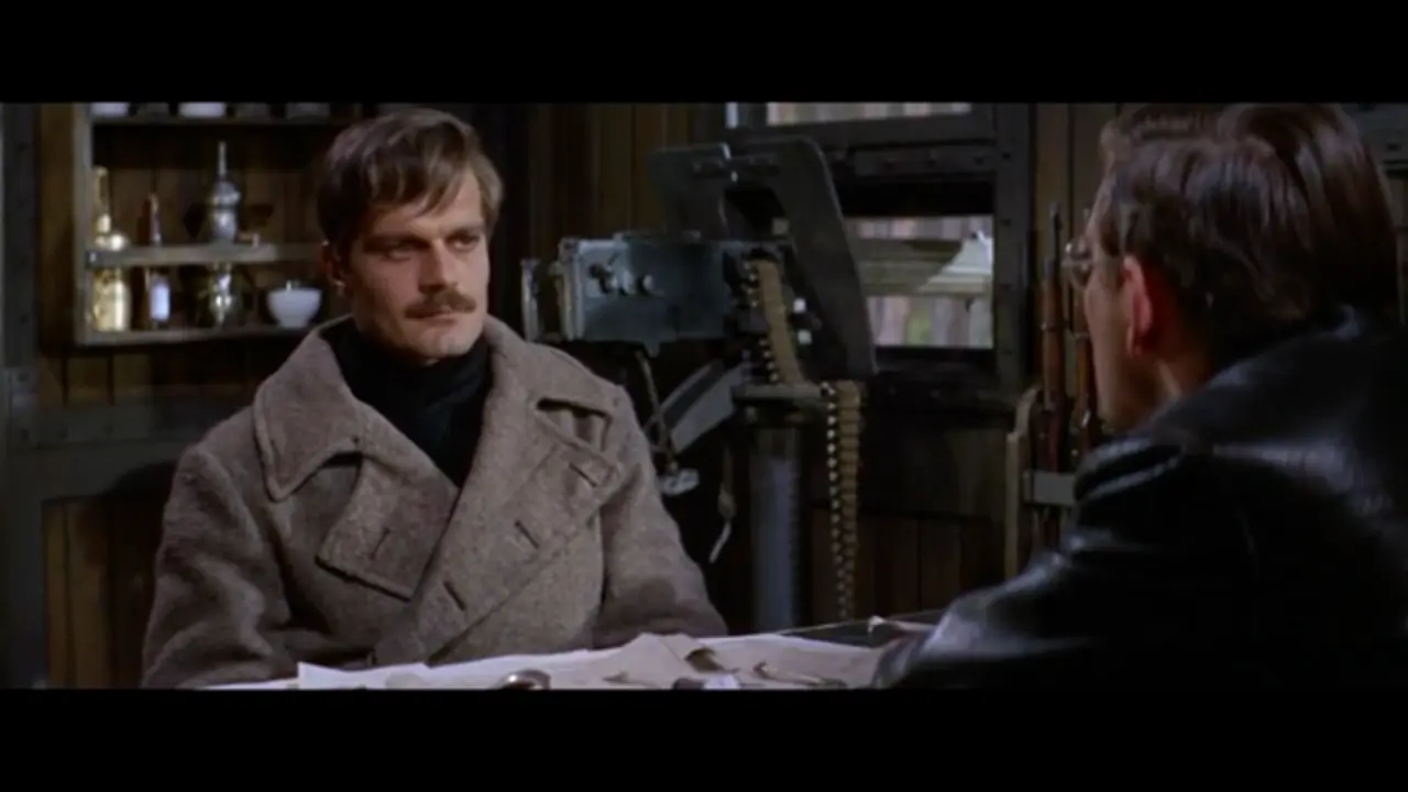 En plena Revoluci&oacute;n Bolchevique, el Dr. Yuri Zhivago (Omar Sharif) se enfrenta a un mundo donde la guerra y la ideolog&iacute;a lo arrebatan todo: su hogar, su arte y su amor. Entre la lealtad a su esposa Tonya y la pasi&oacute;n por Lara, su destino queda atrapado en la maquinaria implacable de la historia.