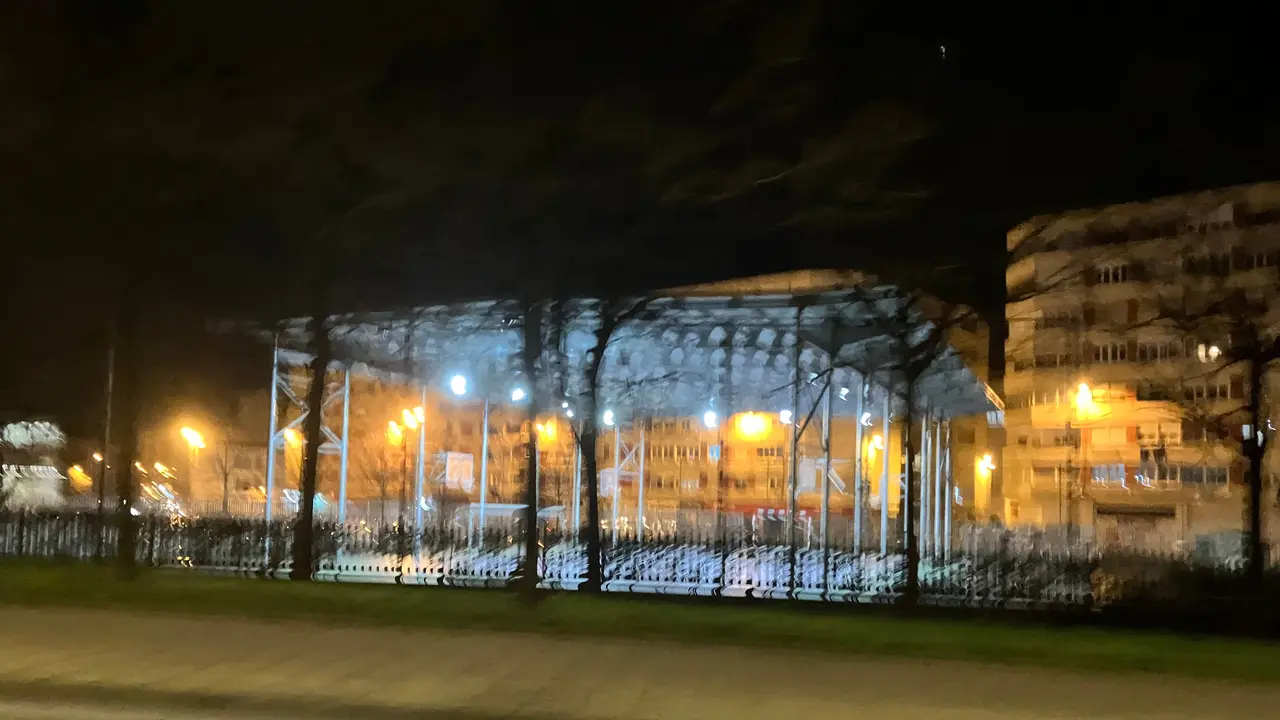 Vista noctura del barrio deonde sucedieron  los hechos en el que tuvo lugar el tiroteo el pasado d&iacute;a 2 de febrero. / S.D.