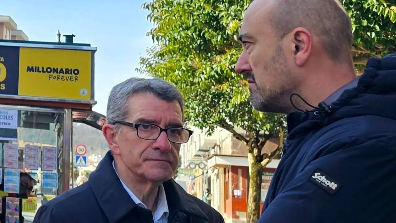 El alcalde de Torrelavega, Javier L&oacute;pez Estrada, y el concejal de Seguridad, Pedro P&eacute;rez Noriega, los socialistas responsables de la ciudad y su seguridad. / A.E.