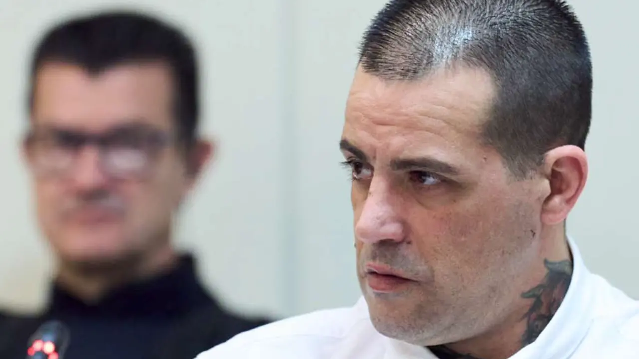 Jos&eacute; Re&ntilde;ones, acusado del doble crimen de Lia&ntilde;o, durante el juicio en la Audiencia Provincial de Cantabria. Se enfrenta a una posible condena de prisi&oacute;n permanente revisable por el asesinato de su expareja y su hija de una vez meses en diciembre de 2021. Juanma Serrano - Europa Press
